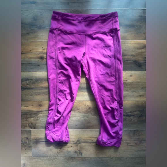 Lululemon Run For Days Cropped Leggings 4 Regal Plum Camo Trim Zipper Pocket - Picture 2 of 7